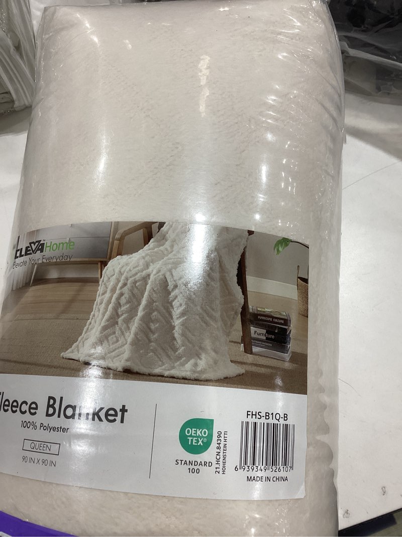 Condition photo showing Good Condition for clevahome super soft diamond pattern throw blanket - ultra cozy warmth, plush fleece for all seasons, decorative and comfortable, 90x90 inches