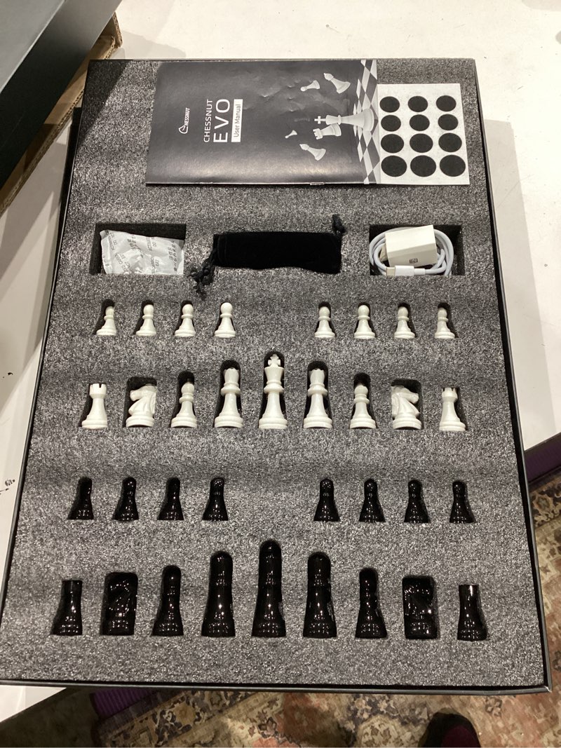 Condition photo showing Good Condition for chessnut evo ai chessboard - built-in maia engine, customizable chess bot, full piece recognition, supports major platforms, smart all-in-one design