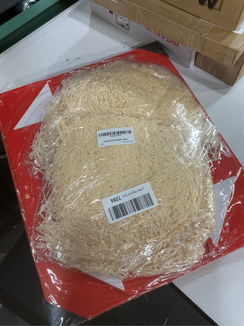 Condition photo showing New/Like New for LIFELUM Christmas Gift Boxes 5 Pack 13.85 x 8.35 x 4.45 inch Christmas Gift Boxes for Presents with Ribbon Valentine's Bridesmaid Boxes Contains Card, Ribbon, Shredded Paper Filler for Packing Red 1 Count (Pack of 5)