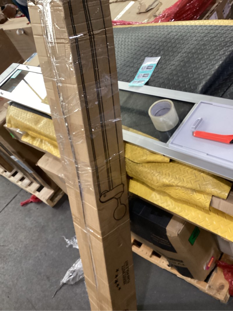 Condition photo showing Good Condition for heavy duty flag pole kit