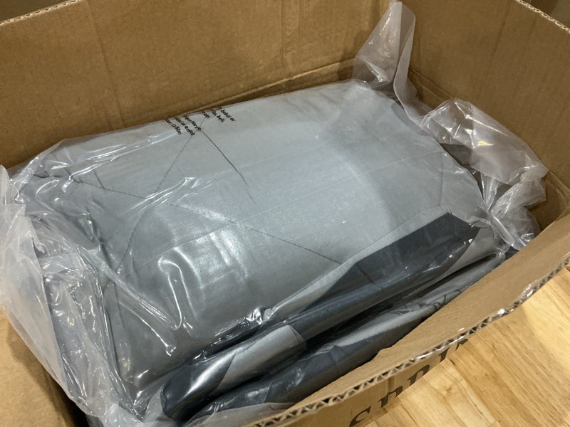 Condition photo showing New/Like New for twin size comforter set, reversible 3 pieces lightweight soft bedding set for all season, premium bed in a bag includes 1 comforter (68"x90") and 1 pillowcase (20"x26")