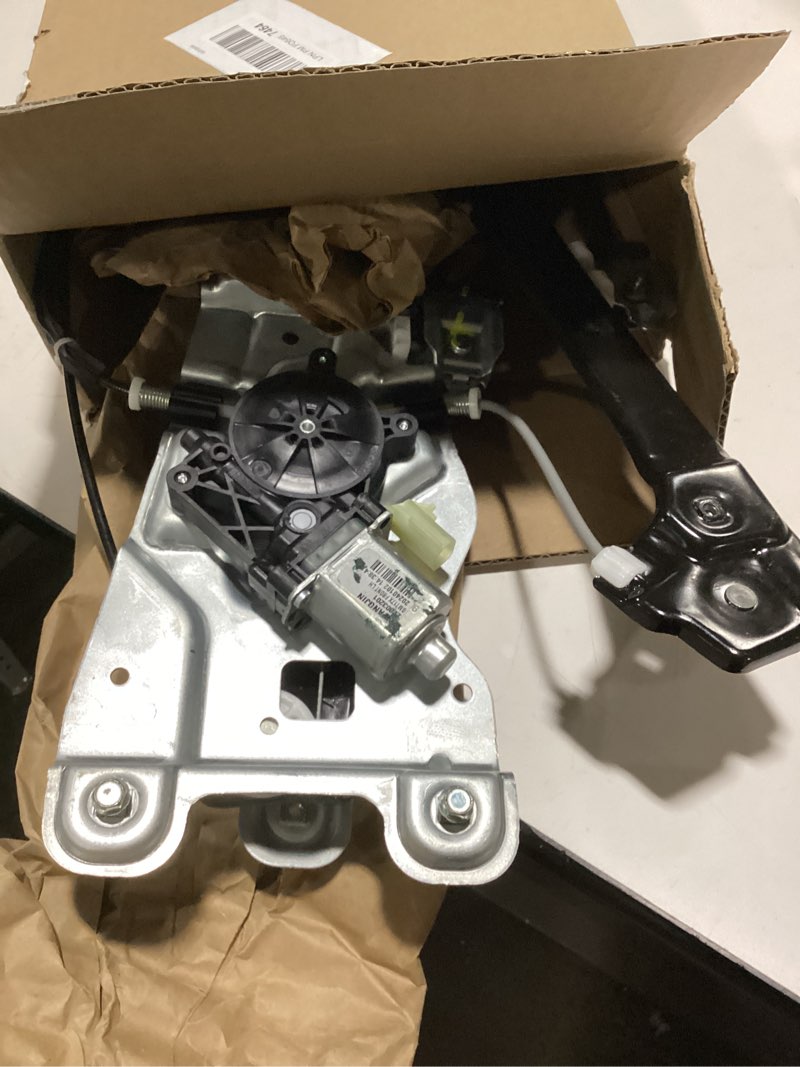 Condition photo showing Good Condition for GM Genuine Parts 22803201 Front Driver Side Window Regulator with Motor