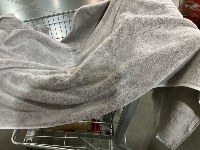 Condition photo showing Good Condition for 2 towels large bath towels, 100% cotton, 30 x 60 inches extra large bath towels, lighter weight, quicker to dry, super absorbent, perfect bathroom towels (pack of 4, cool grey) 4pc bath towels set cool grey