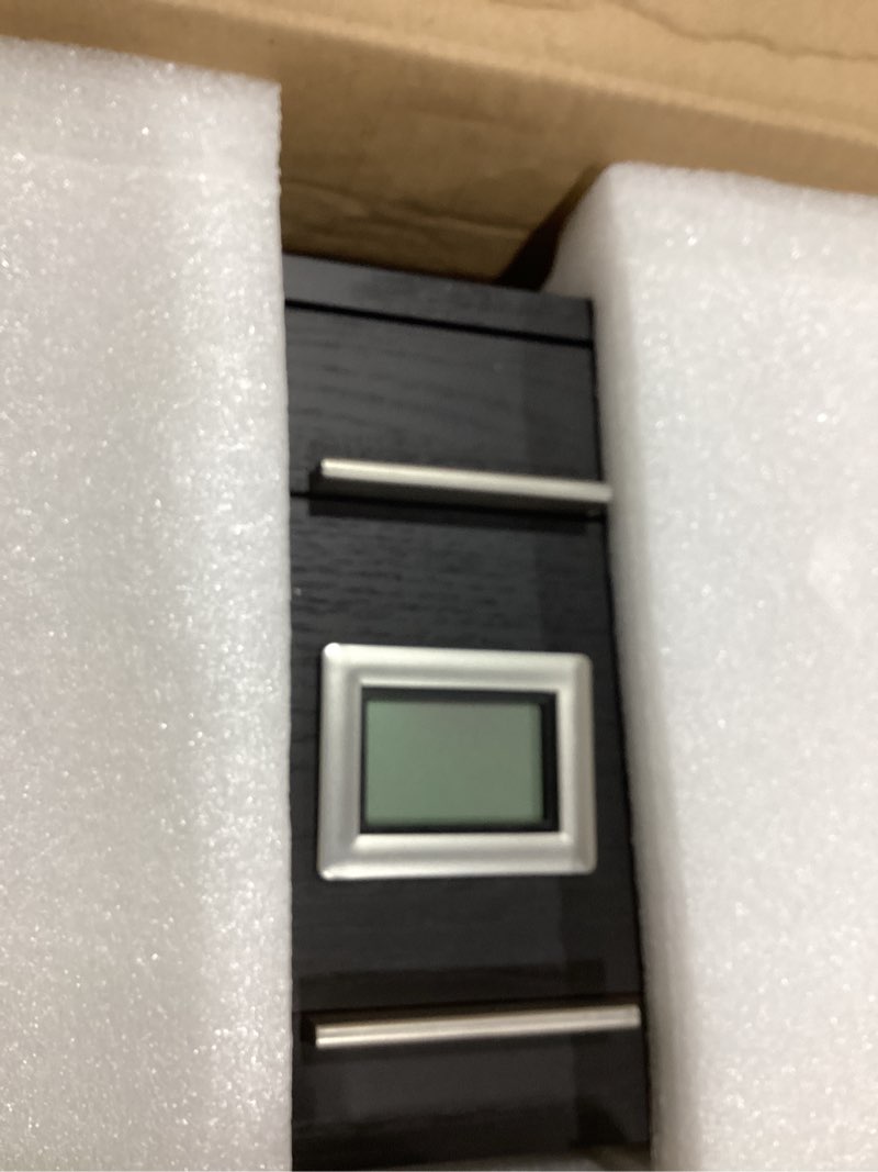 Condition photo showing Good Condition for case elegance glass top humidor with thick cedar, easy humidification system, accurate digital hygrometer - mill, black