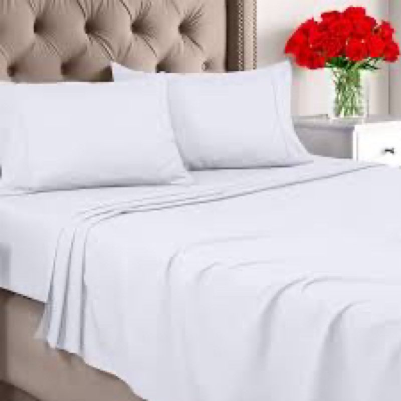 White sheets and pillow bedset