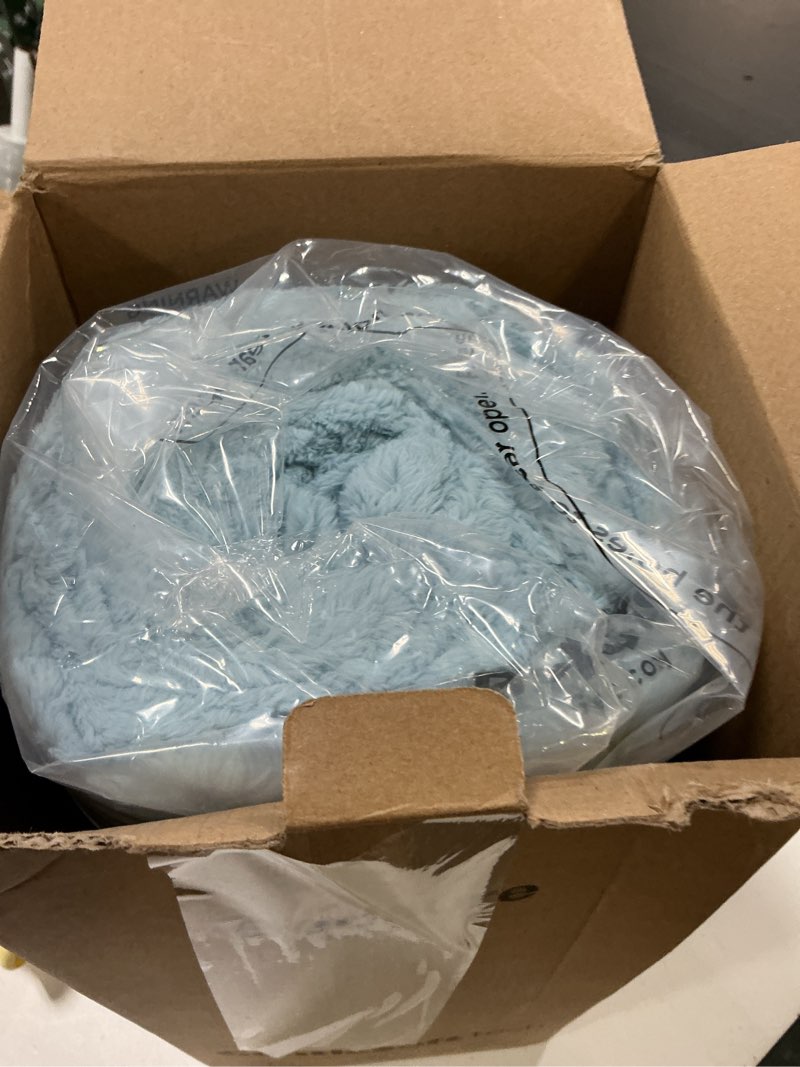 Condition photo showing New/Like New for bedsure 3d fleece bubble blanket - gentlesoft blue queen blanket for bed sofa room decor - luxury soft cozy gifts for women girls, lightweight, all seasons, light blue, 90"×90" light blue queen (90" x 90")