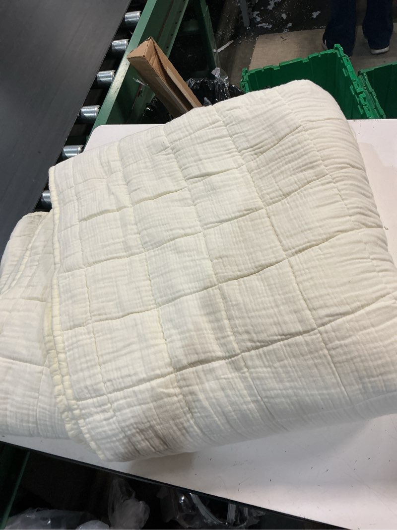 Condition photo showing Good Condition for quince organic ribbed cotton coverlet full/queen in ivory