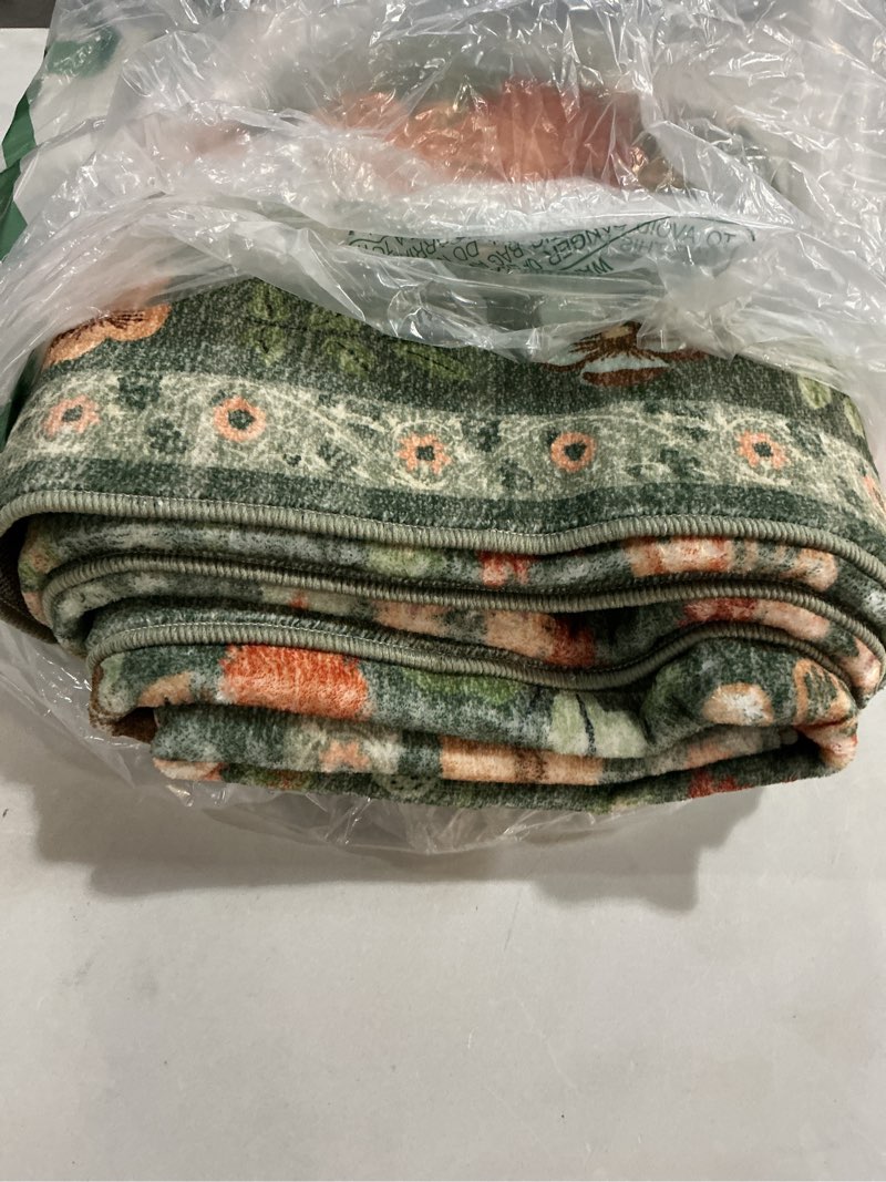 Condition photo showing Good Condition for deerly green floral runner rug 3x8 for hallway vintage boho washable bathroom kitchen bedroom runner rugs non-slip soft low pile thin indoor carpet for laundry room farmhouse flower, green/multi green & multi 3' x 8' (runner)