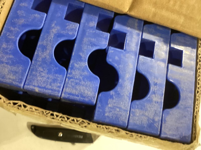 6 round holes plastic pallets for basement storage load capacity 4500 lbs 23.6x11.8x1.18in plastic p