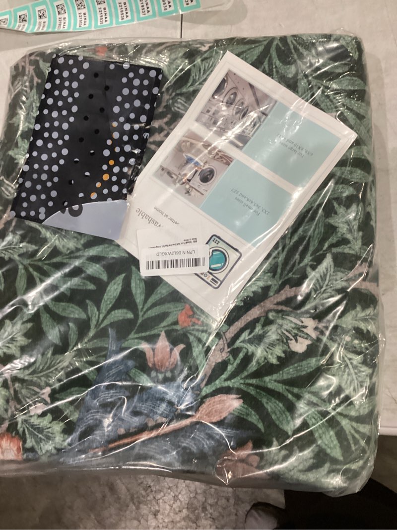 Condition photo showing New/Like New for Dark Green Floral Washable Rugs 5x7, Vintage Forest Green Rugs for Living Room Bedroom, Boho Low Pile Non Slip Stain Resistance Indoor Large Carpet for Farmhouse Dining Room Office, Dark Green Dark Green 5 x 7 ft (Rectangular)