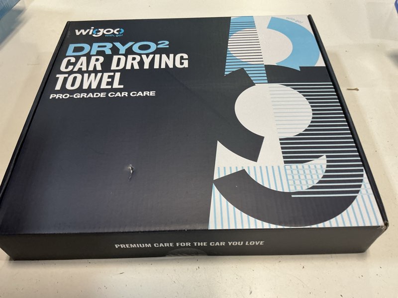 Condition photo showing New/Like New for Wigoo Microfiber Car Drying Towels 36" x 24" [1300GSM Ultra-Absorbent, No Streaks & Scratches] Dual-Sided Edgeless Cleaning Towel with Twisted Loop, for Detailing, Cars, SUV, Truck(2-Size Green Set) 2 Sizes Green Set 2