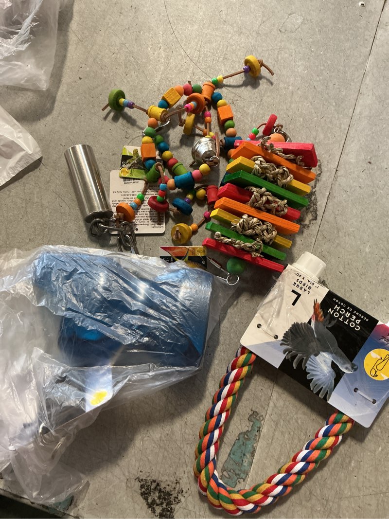 Condition photo showing New/Like New for Assortment of small pet items (Birds), Miscellaneus small, variety of items multiples pieces 5 pieces total