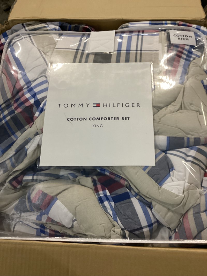 Condition photo showing Good Condition for Similar Tommy Hilfiger - Comforter Set, Luxuriously Soft Cotton Matelassé Bedding with Matching Shams, Textured Design (Monogram Navy, King) King Monogram Matelassé Navy