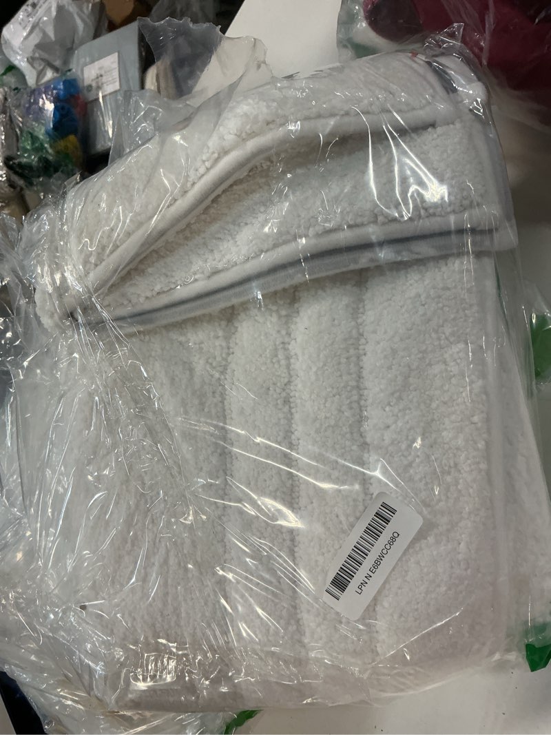 Condition photo showing Good Condition for dexi bath mats bathroom rug, 32x20 white non slip bathroom rugs washable, absorbent bathmat quick dry for shower floor sink white 20" x 32" (rectangular)
