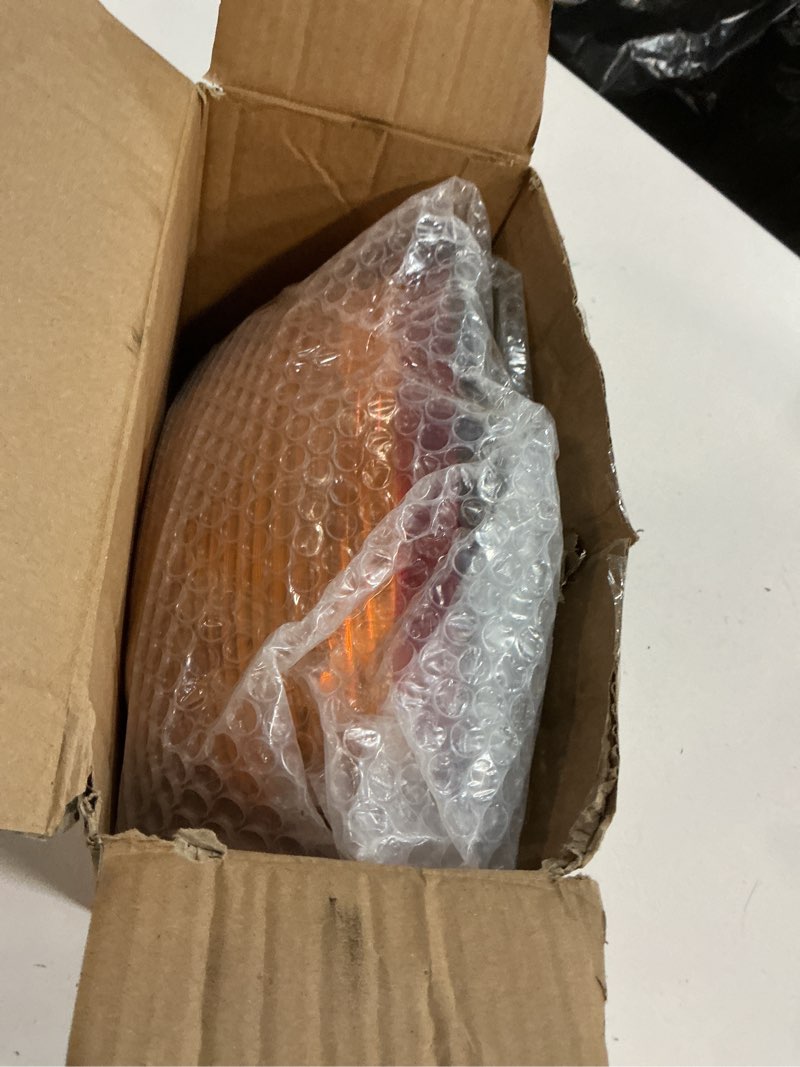 Condition photo showing Good Condition for tail lamp al176143 al210180 al119405 compatible with john deere 5055e 5065e 5075e 5085e 5090r 5093e 5100e 5101e 5115m 5125r 5415 5603 5615 5715
