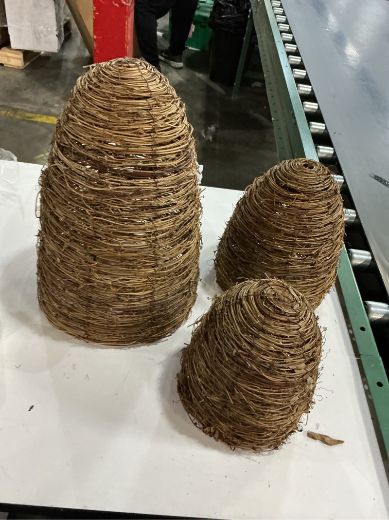 Condition photo showing Good Condition for  SimilaresBee Skeps ~ Vintage Home & Garden Decor 3 pcs 