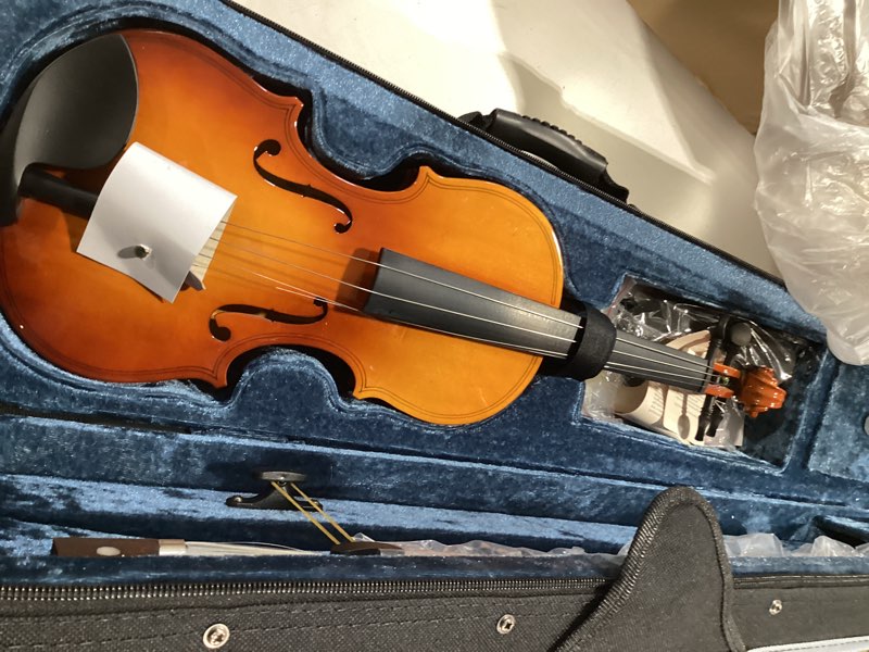 Condition photo showing Good Condition for vangoa violin 1/2 size set fiddle, handcrafted half size starter acoustic violins kit with solid wood side board, lightweight hard case for beginners learners, adults, right handed 1/2 gradient brown & solid wood sides