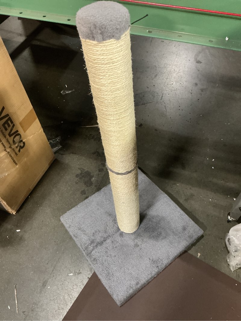Condition photo showing Good Condition for Cat Scratching Post 80 cm, Natural Sisal Pole and Carpet Covered 31 Inch Tall