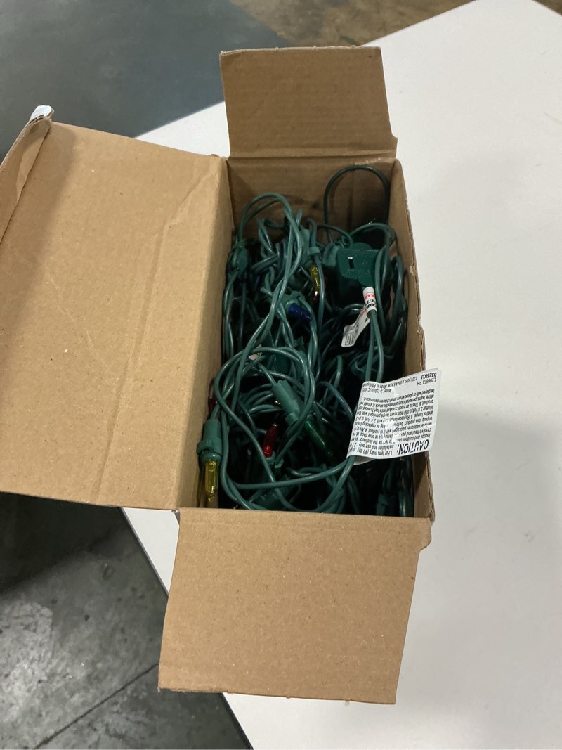 Condition photo showing As Is for GE StayBright 150 6-ft x 4-ft Constant Multicolor Christmas Net Lights