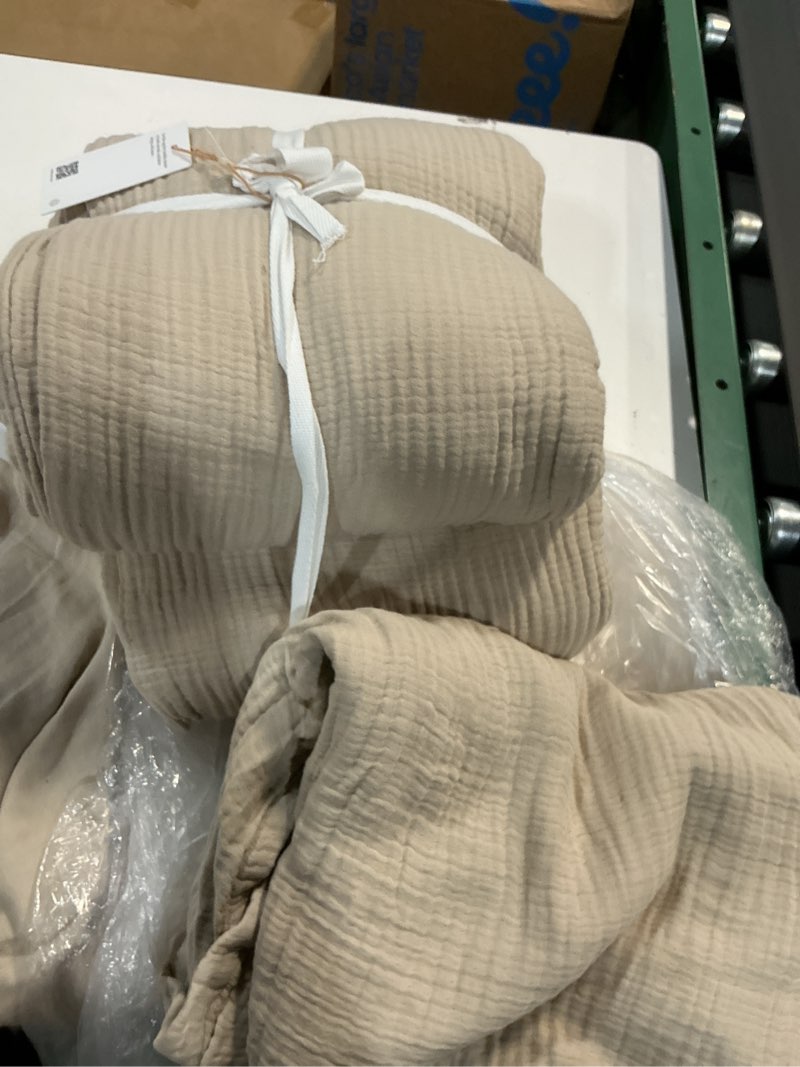 Condition photo showing As Is for quince organic airy gauze duvet cover set color dune size queen 3pcs