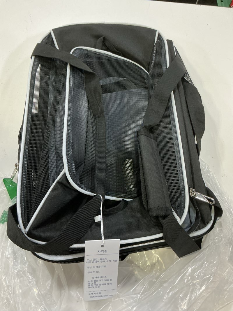 Condition photo showing New/Like New for lekereise top-expandable pet carrier 17x11x9.5 inch alaska hawaiian airline approved soft sided underseat to 12lbs travel carriers for small dogs and cats with locking safety zippers anti-scratch mesh 17.0"l x 11.0"w x 9.5"h black