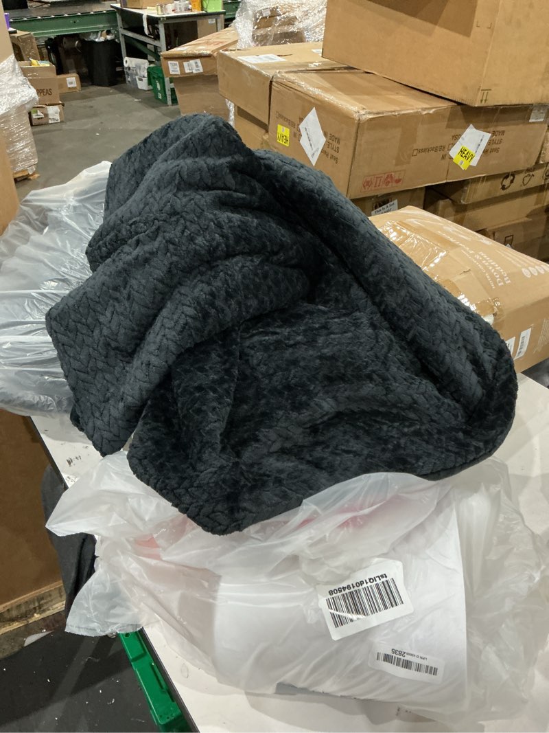Condition photo showing As Is for similar)))))) leaves pattern faux fur winter ultra soft fuzzy comfort,