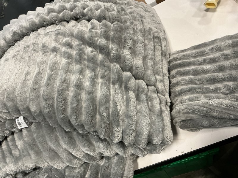 Condition photo showing Good Condition for bedelite fleece california king comforter set -super soft & warm fluffy light grey bedding, luxury fuzzy heavy bed set for winter with 2 pillow cases light grey california king