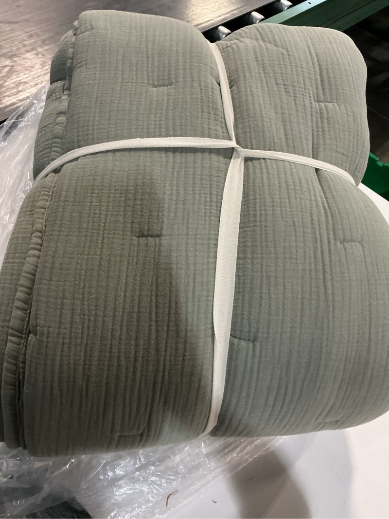 Condition photo showing Good Condition for organic cotton gauze dream quilt set, king/cal king, dried sage