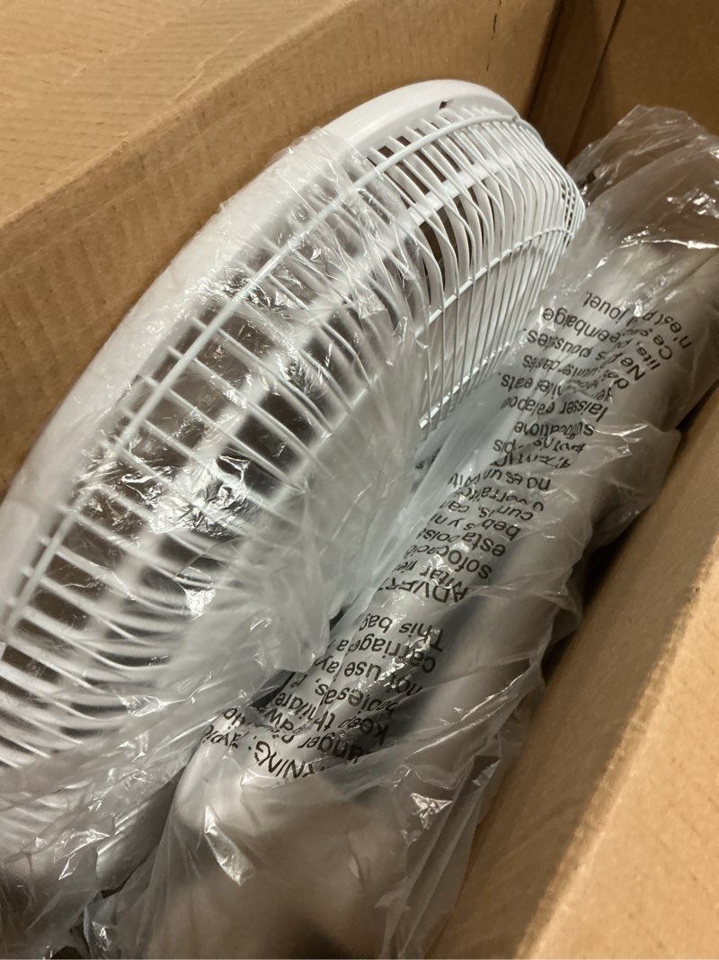 Condition photo showing Good Condition for ez-chill 16” oscillating pedestal fan, 3-speed options, 90-degree oscillating head, adjustable height and tilt, powerful air flow, white, mtsp15-16az