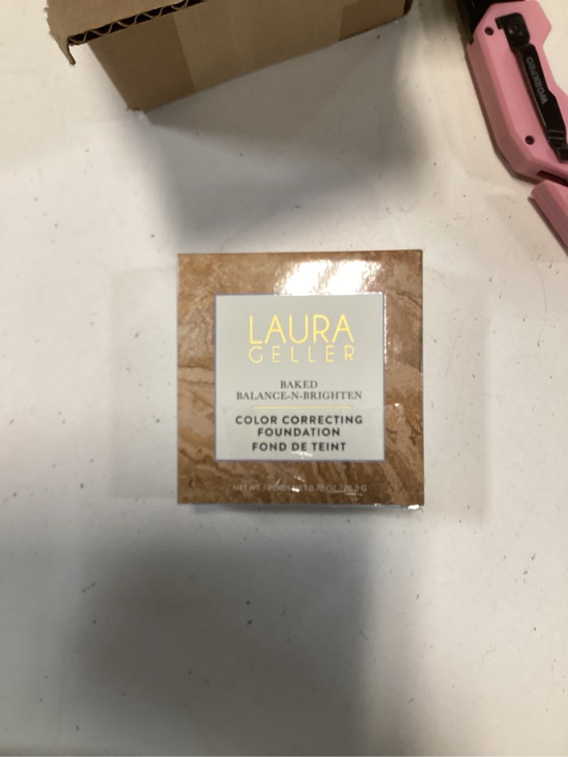 Condition photo showing New/Like New for LAURA GELLER NEW YORK Award-Winning Baked Balance-n-Brighten Color Correcting Powder Foundation - Medium - Buildable Light to Medium Coverage - Demi-Matte Natural Finish