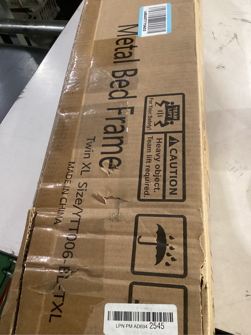 Condition photo showing Good Condition for metal bed frame twin xl size