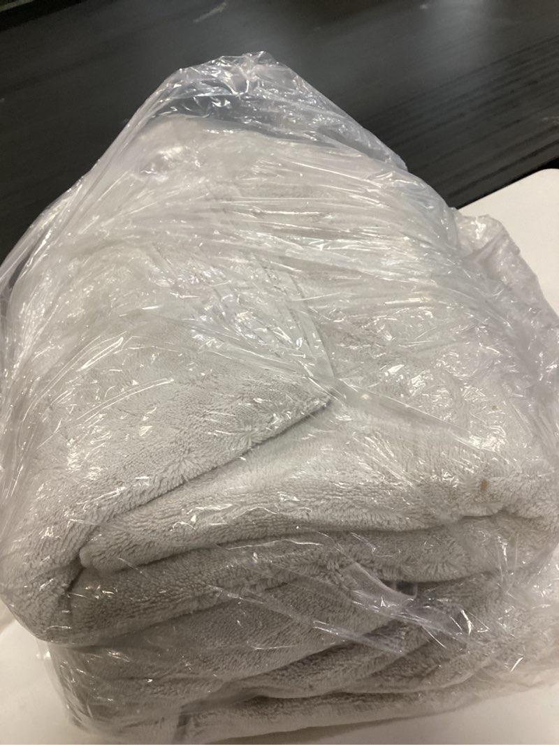 Condition photo showing Good Condition for turkish ultra plush bath towel bundle color: ivory 