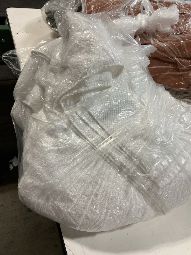 Condition photo showing Good Condition for turkish ultra plush bath towel (set of 2), one size, white