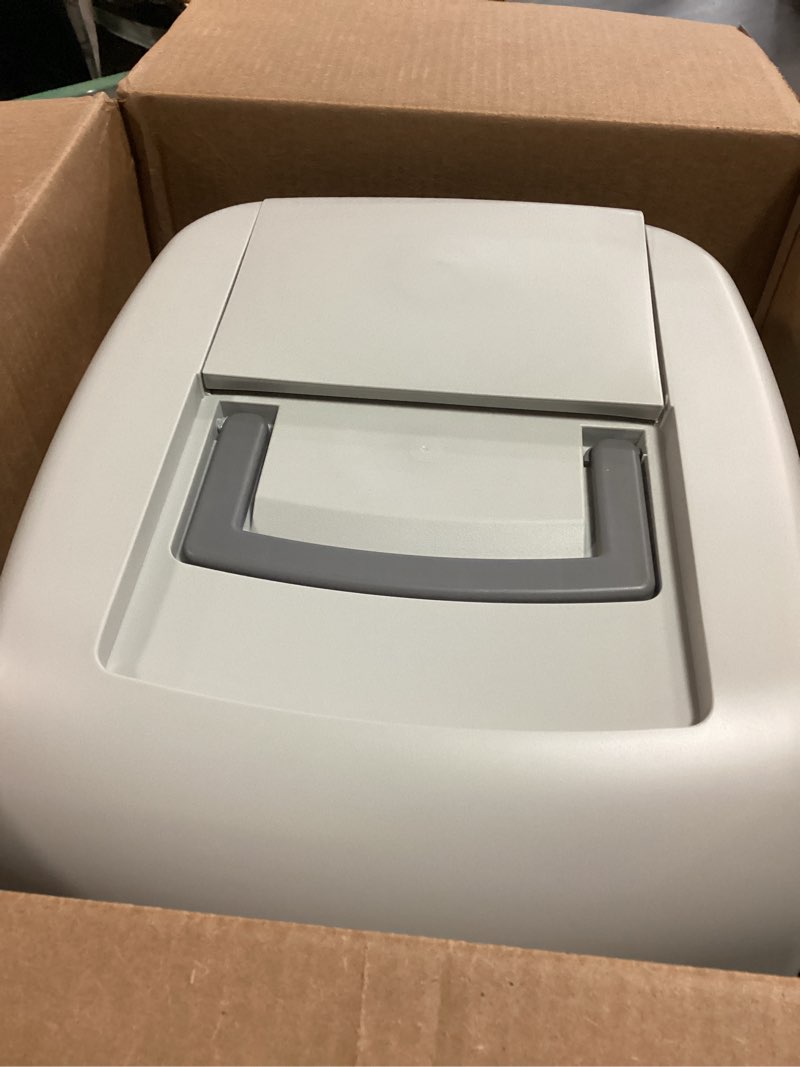 Condition photo showing Good Condition for IRIS USA Cat Litter Box, Large Litter Box Enclosure with Front Door Flap and Scoop, Covered Kitty Litter Box with Handle and Buckles for Portability and Privacy, Gray