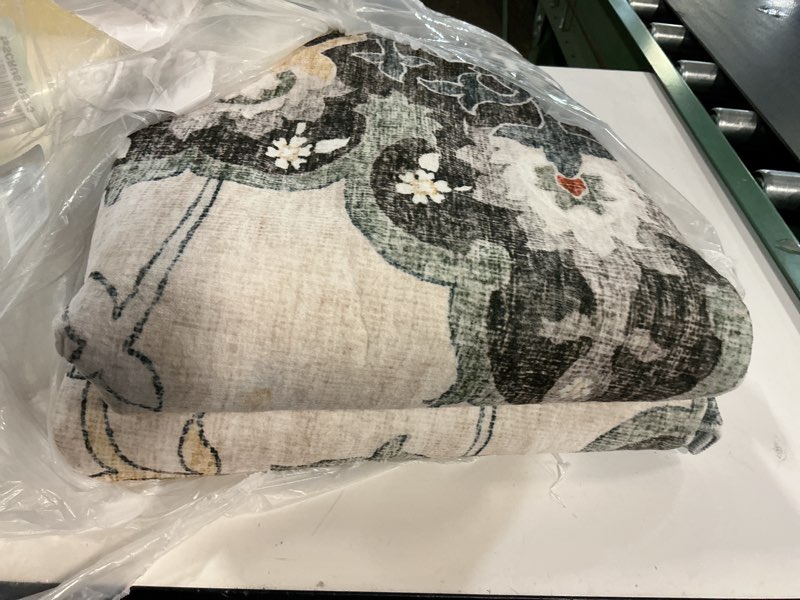 Condition photo showing Good Condition for Washable Oriental Area Rug - 9ft Round Rugs for Living Room Soft Carpet for Bedroom Waterproof Floral Distressed Indoor Stain Resistant Non-Shedding Floor Carpets (Blue, 9ft-Round) 9' (Round) Blue