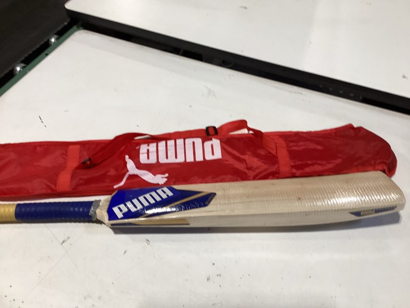 Condition photo showing New/Like New for puma city cricket bat - fs mumbai city size 3