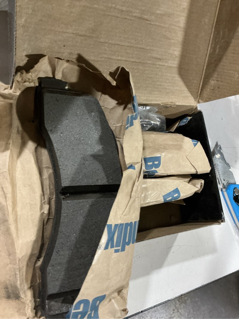 Condition photo showing Good Condition for bendix premium sbc1770 ceramic front brake pads for ford expedition 2017-2010, f-150 2017-2010, lobo 2020-2009, lincoln mark lt 2014-2010, navigator 2017-2010