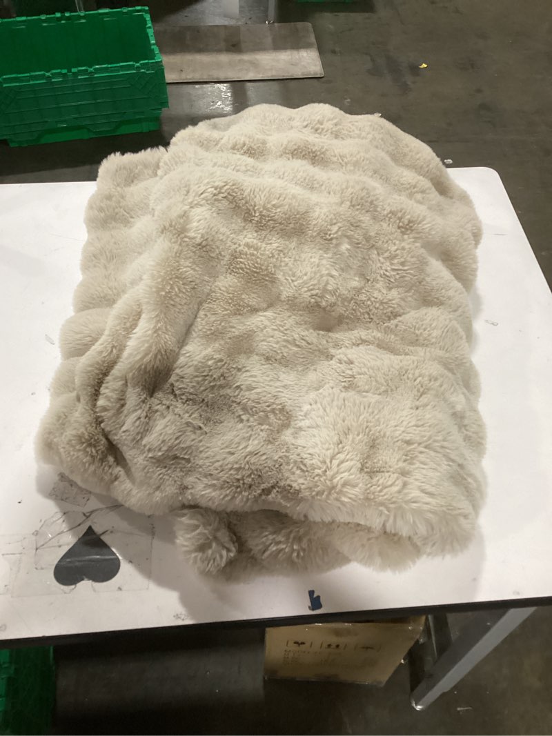 Condition photo showing Good Condition for similar to evergrace ultra soft luxury fluffy faux rabbit fur throw blanket, thick warm bubble throw for bed, cozy plush reversible blankets for couch, chair, sofa, cream, 50x60 inches solid cream 50\"x60\"