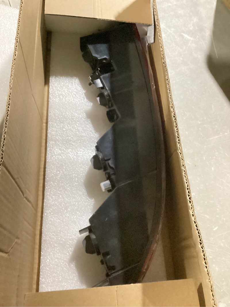 Condition photo showing Good Condition for Right Passenger Side Rear Bumper Reflector Tail Light Lamp For Audi Q5 2018-2022 2023 AU2801123 AU2801123C
