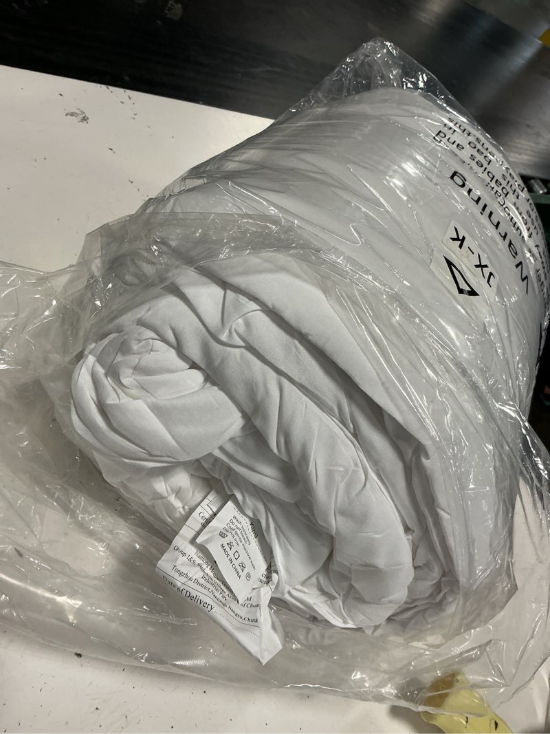 Condition photo showing Good Condition for white duvet cover king size - soft king (104\" x 90\") 01 - white (no comforter)