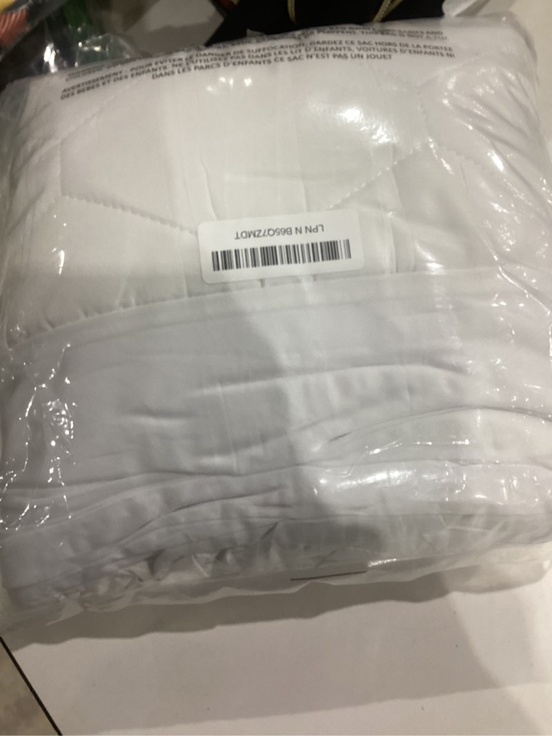 Condition photo showing Good Condition for unilibra twin mattress protector waterproof, deep pocket mattress pad cover up to 18 inches, quilted fitted hollow cotton filling breathable mattress topper twin microfiber quilted