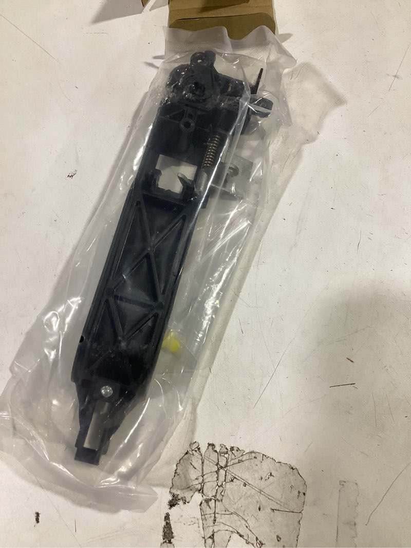 Condition photo showing New/Like New for Gledewen Exterior Door Handle Reinforcement Plate, Compatible with 2002-2007 Ford Focus, Front Left Driver Side | Replace# 81970, 6S4Z5426685C, 6S4Z-5426685-C Reinforcement Bracket Base