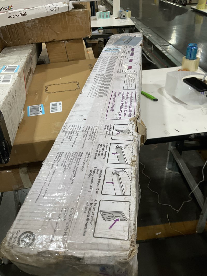 Condition photo showing As Is for Philips Plug and Play 32W Equivalent 48 in. Daylight Deluxe Type A T8/T12 LED Tube Light Bulb (10-Pack)