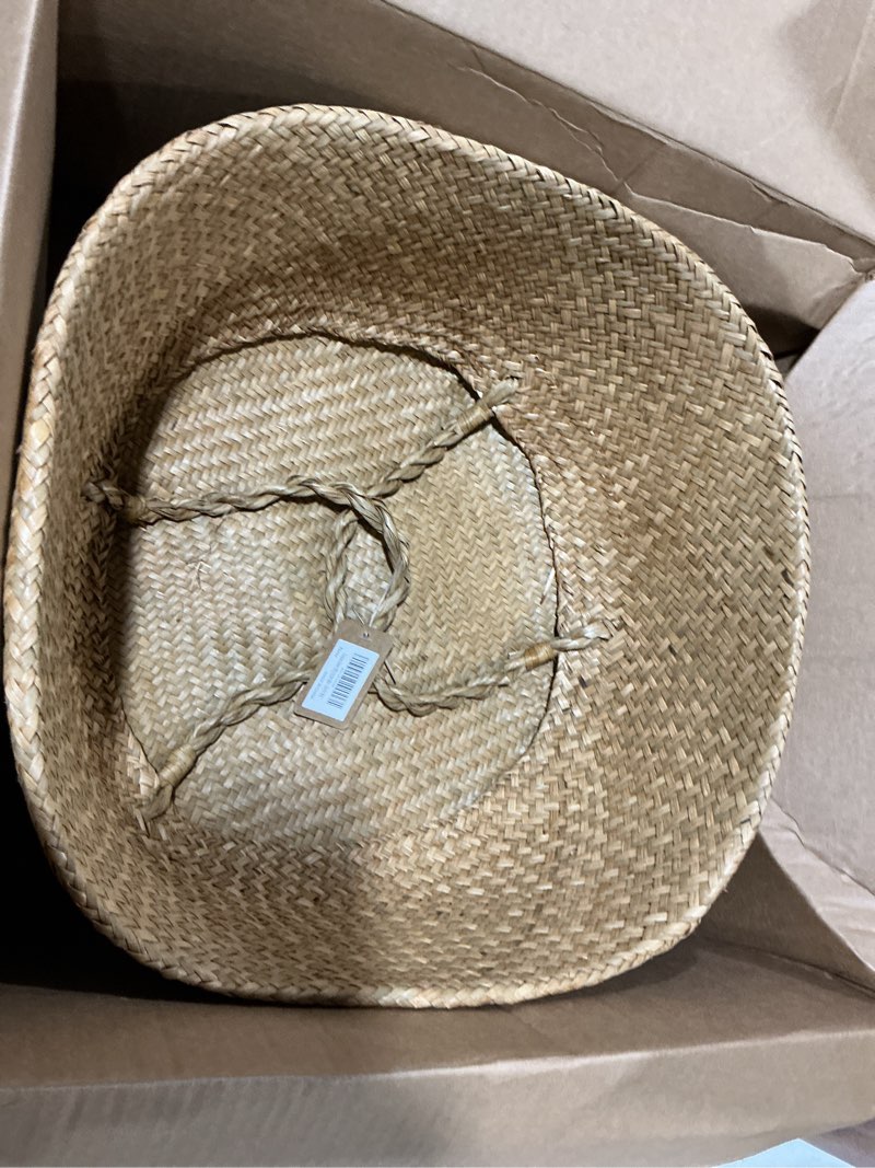 Condition photo showing New/Like New for extra large seagrass plant basket with handles, wicker woven storage basket (14.1“ diameter x 13.8" height), natural) xxxl (14.1“ d x 13.8" h) natural