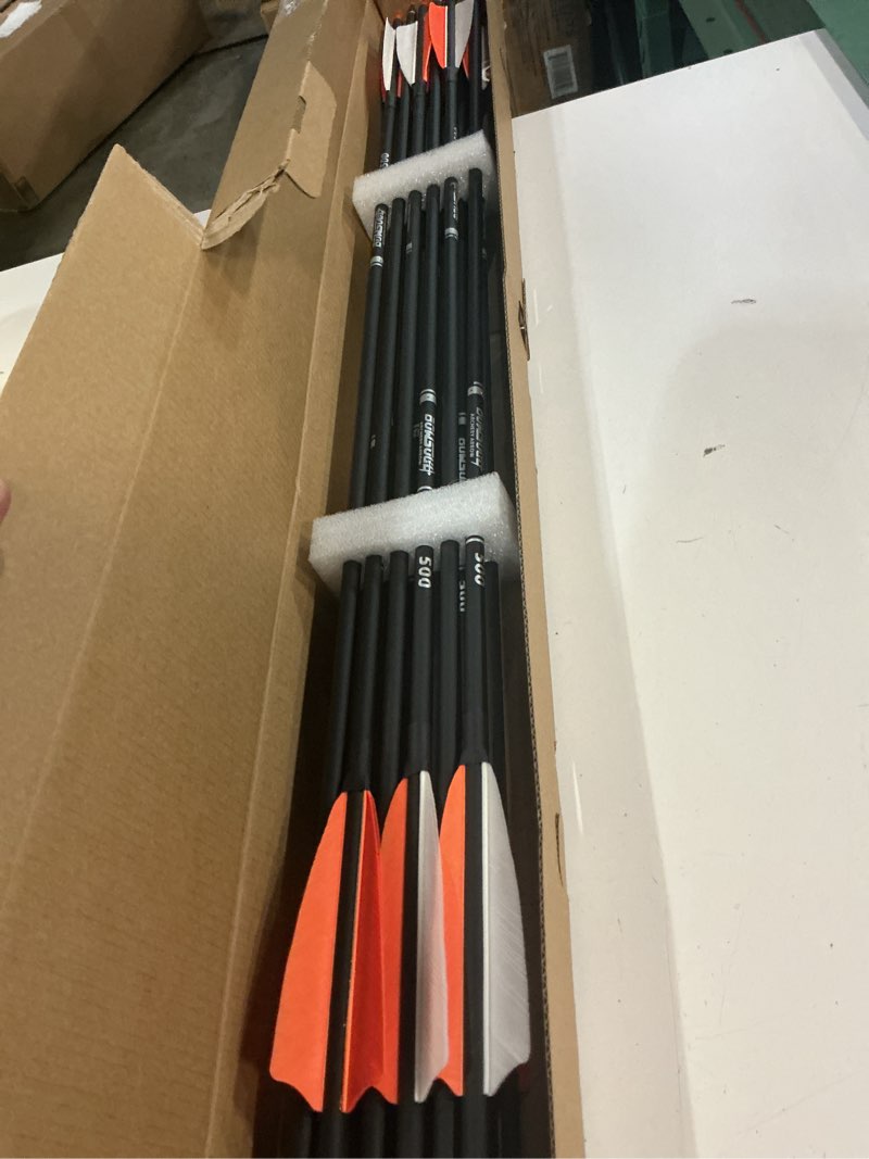 Condition photo showing New/Like New for 30" carbon arrows archery target practice hunting arrows with 4" turkey feather fletched spine 500 arrow for traditional bow recurve bow & longbow (pack of 12)