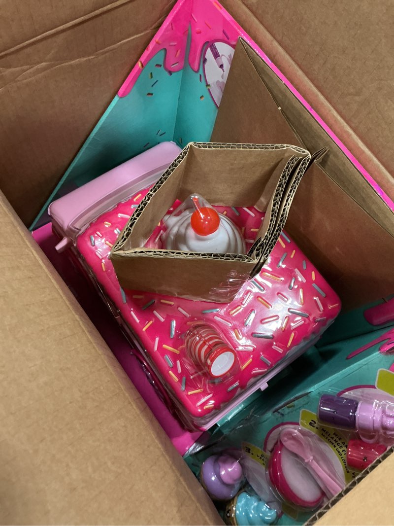 Condition photo showing New/Like New for yummiland lipgloss truck with diy yummiland lip gloss kit, ages 4+