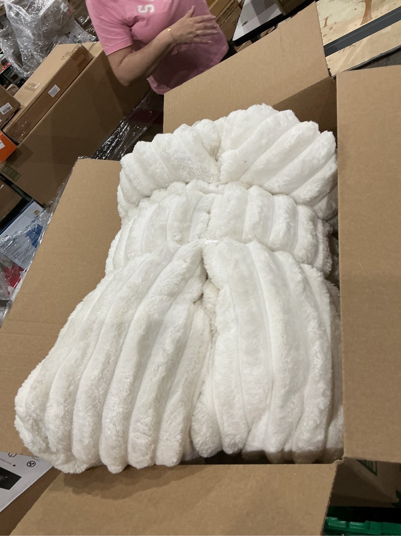 Condition photo showing Good Condition for bedsure gentlesoft white throw blanket for couch - cozy fleece throw blanket for women girls, valentines day gifts for her him, birthday gifts for women, room home boho decor, off white, 50x60 inches off white throw (50" x 60")