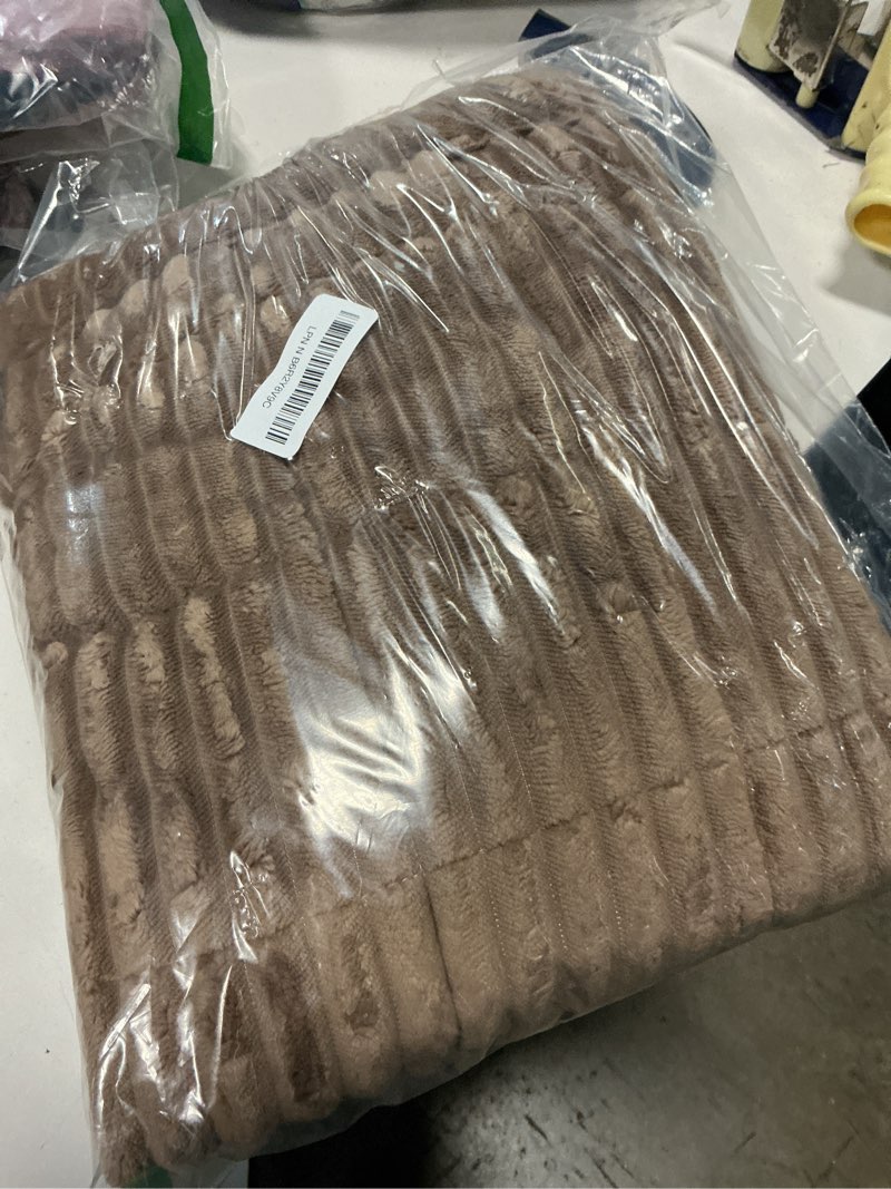 Condition photo showing Good Condition for ostepdecor washable couch cover for dogs, thick pet friendly sofa covers, soft couch protector, paw cart sofa slipcovers, cushion protector for leather, sectional, loveseat (27.6" x 27.6", brown) brown 27.6" x 27.6" 1 pack