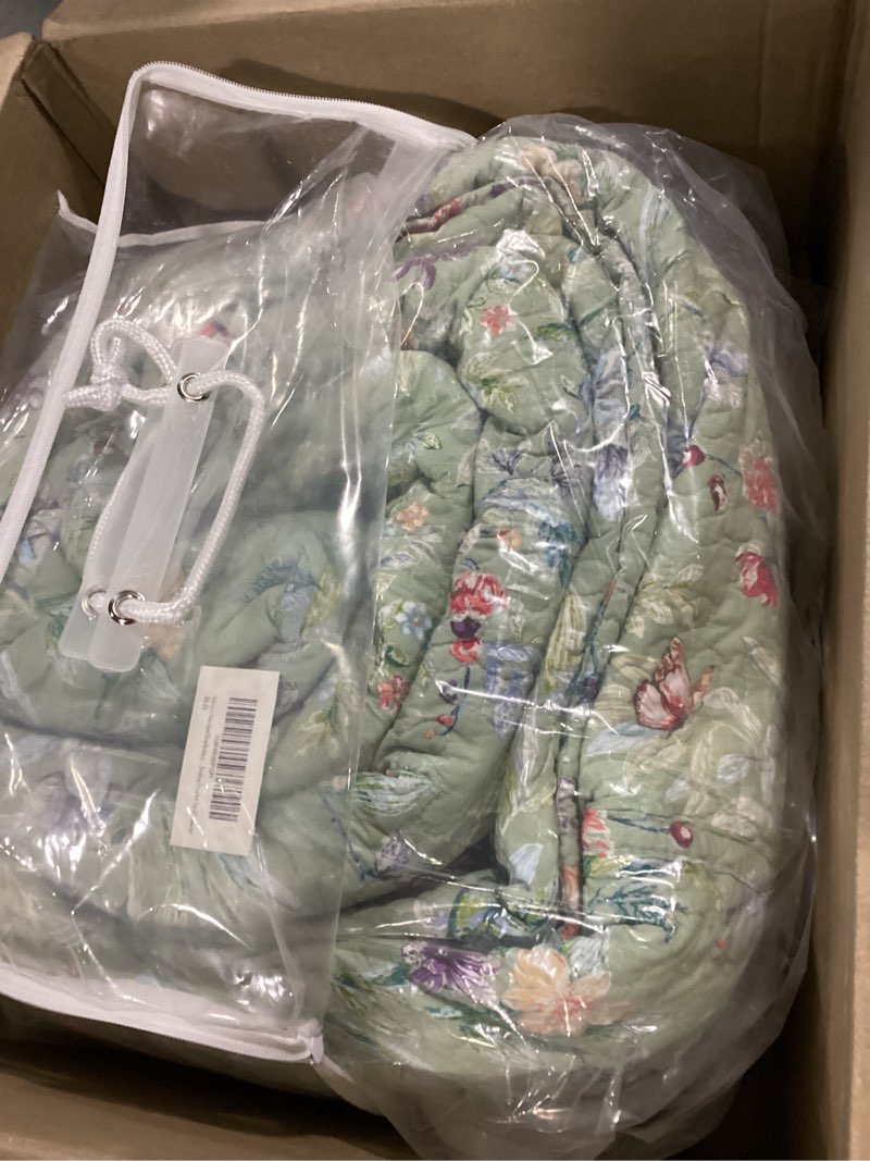 Condition photo showing Good Condition for sanracie oversized king bedspread(120"x120"),100% cotton green floral quilt set 3pcs soft lightweight flower bird butterfly print botanical oversized king quilt bedding coverlet for all seasons oversized king (120 x 120) floral a