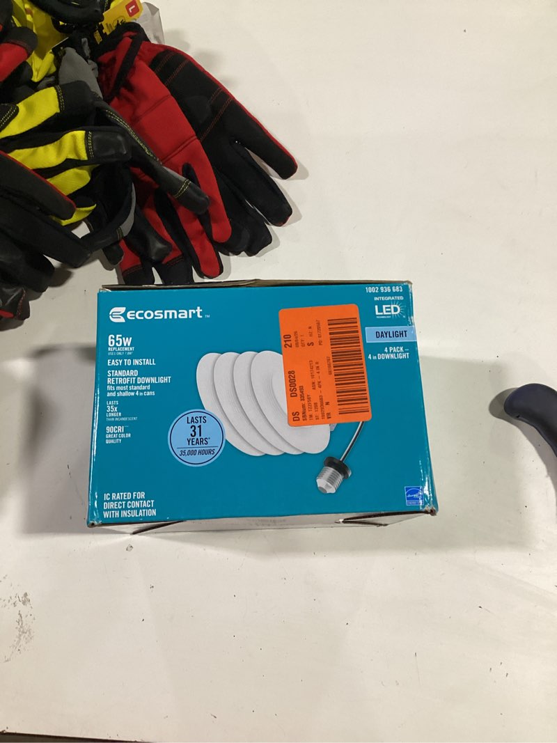 Condition photo showing Good Condition for 4 in. 5000k integrated led white recessed trim (4-pack)